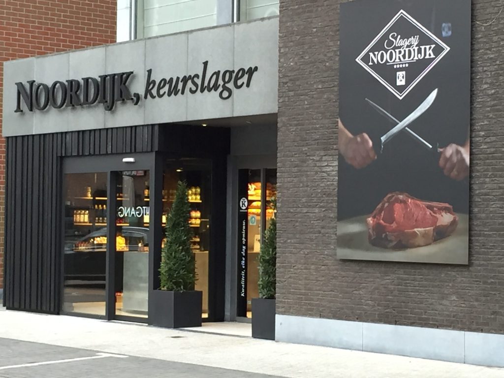 De winkelgevel van Keurslagerij Noordijk in Sint-Gillis-Waas