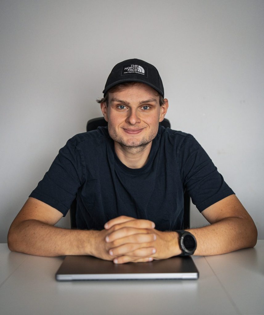 Silvio, zelfstandig webdesigner, bouwt professionele WordPress-websites voor zelfstandigen en kmo's in Vlaanderen.